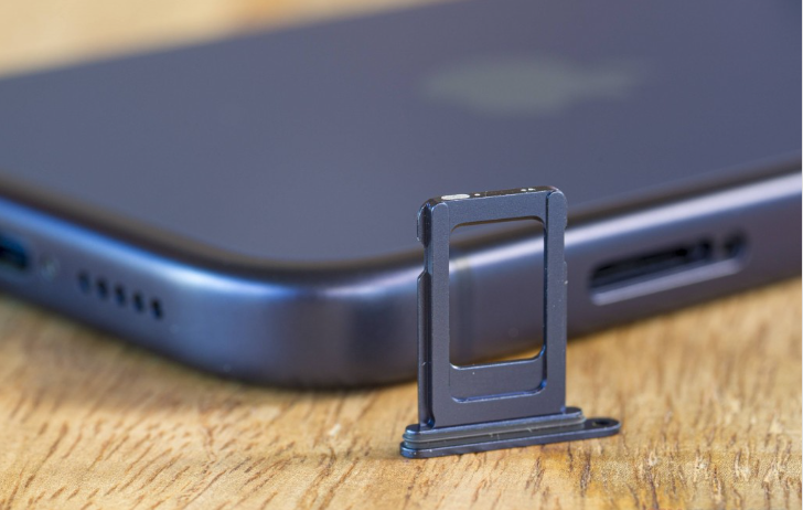 محصول گوشی موبایل اپل مدل iPhone 17 Pro ZAA تک سیم کارت + eSim ظرفیت256 گیگ بایت و رم 12 گیگابایت - نات اکتیو-رجیستری شده