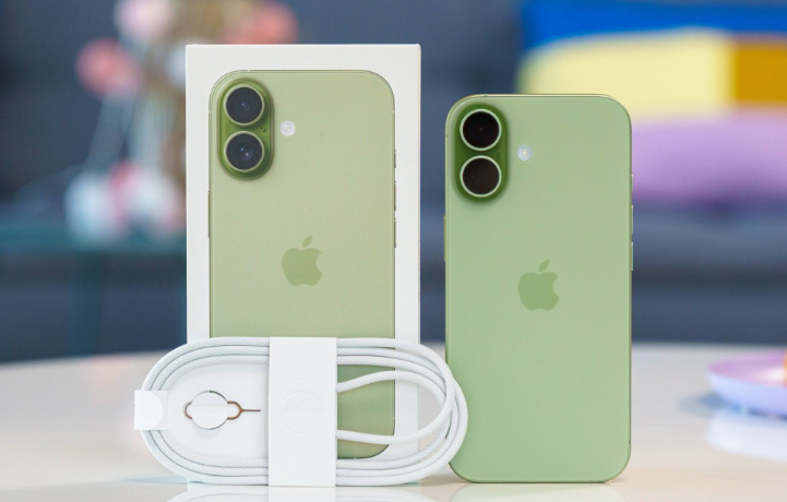 محصول گوشی موبایل اپل مدل ,iPhone 17 ZAA,CHA دو سیم کارت ، ظرفیت256 مگابایت و رم 8 گیگابایت -نات اکتیو-رجیستر شده